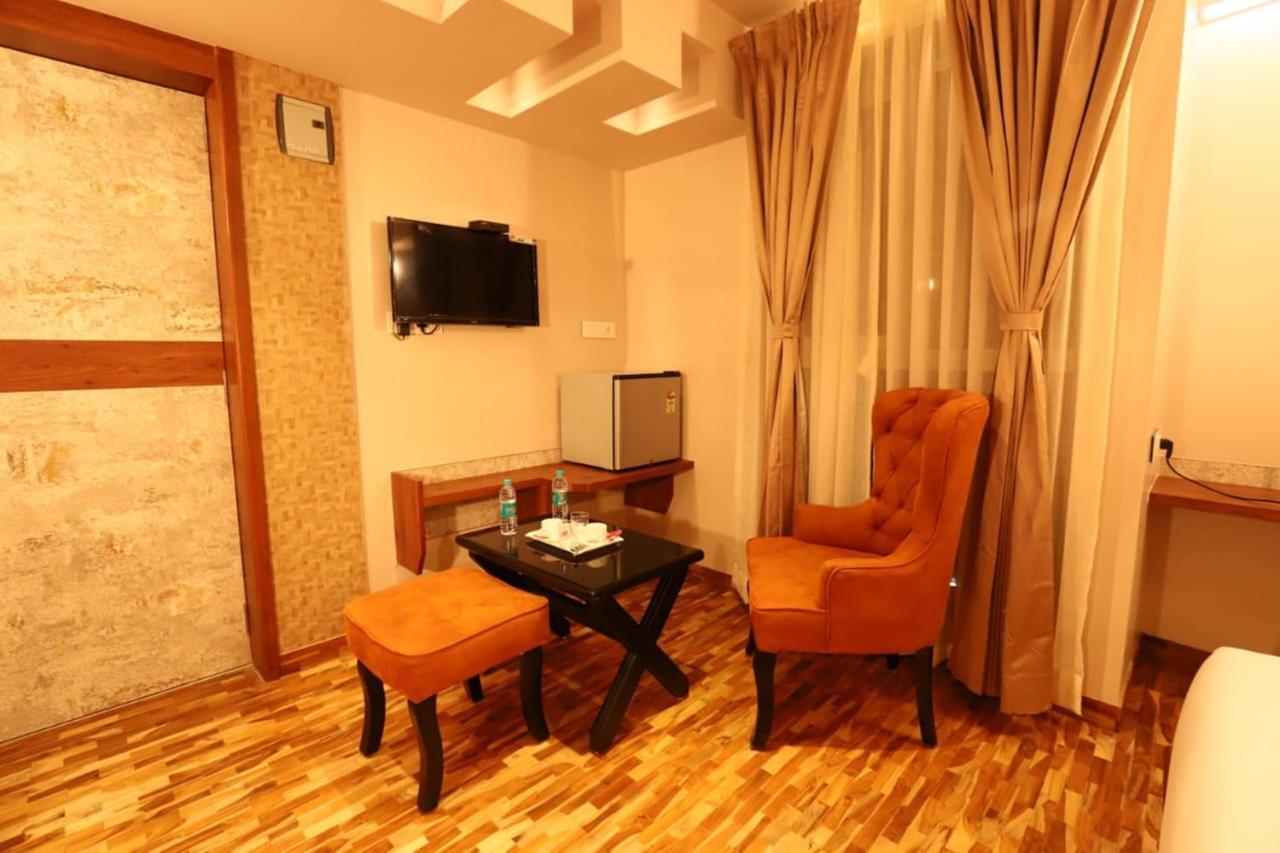 Hotel Prabha Palace Ahmednagar Exterior photo