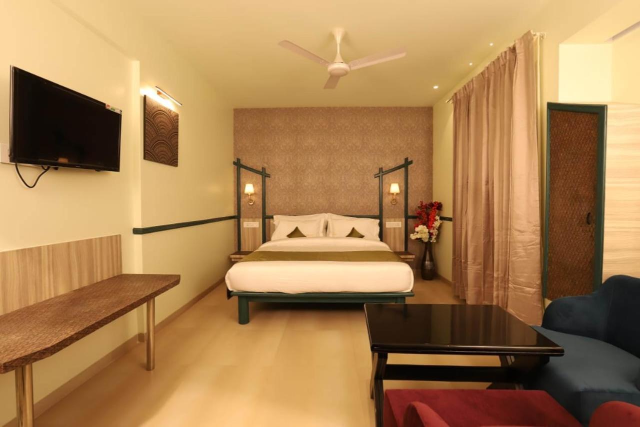 Hotel Prabha Palace Ahmednagar Exterior photo