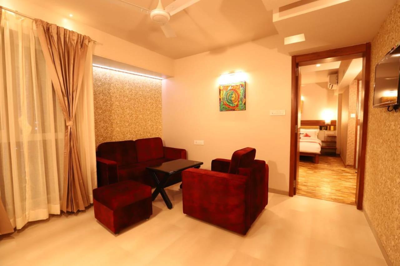 Hotel Prabha Palace Ahmednagar Exterior photo