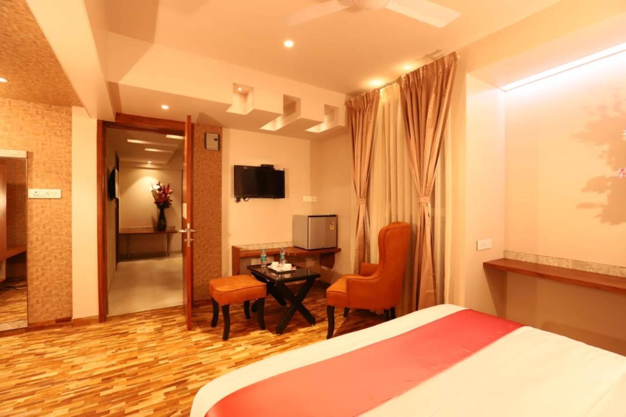 Hotel Prabha Palace Ahmednagar Exterior photo